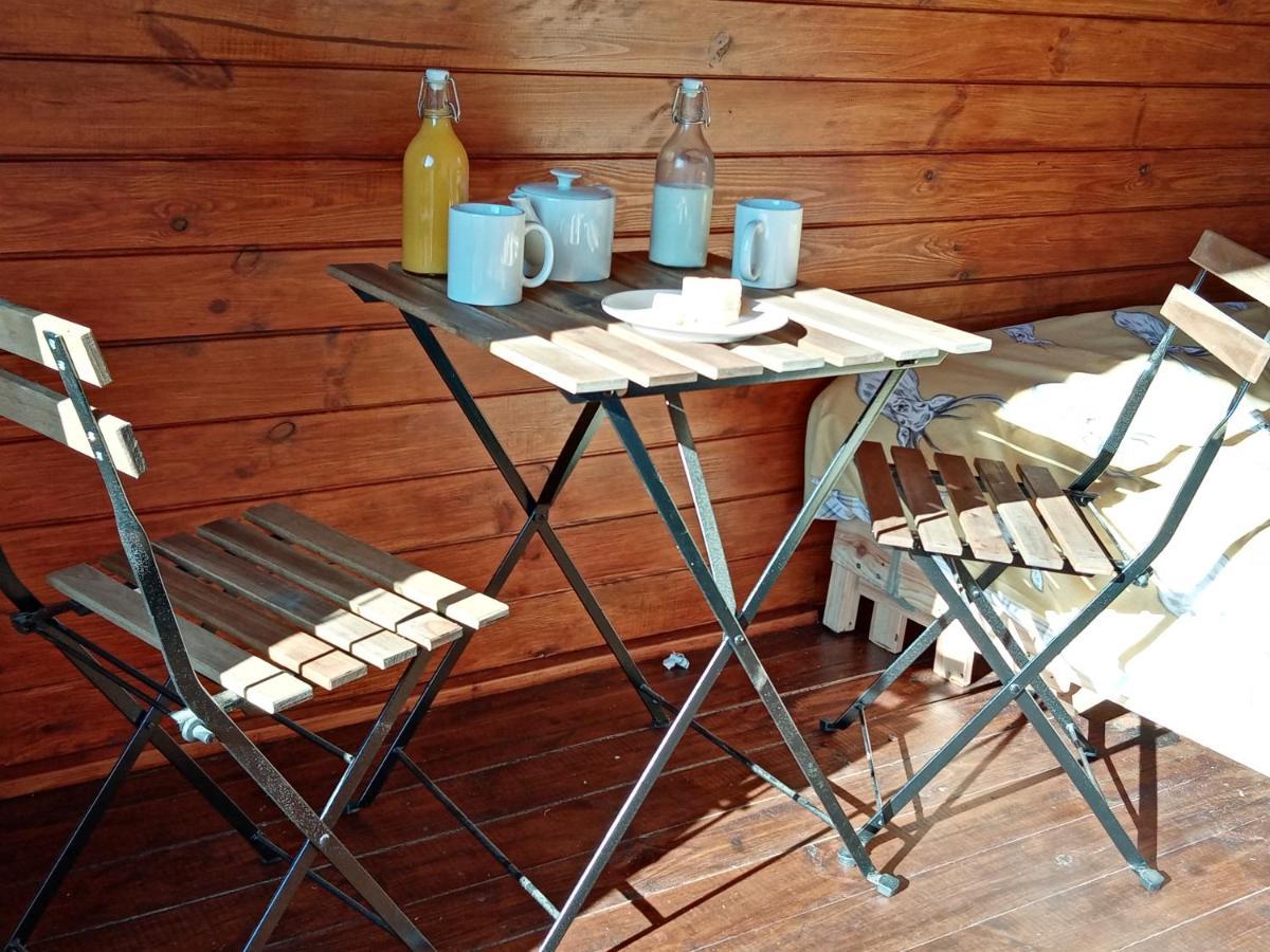 מלון Kinbrace Wee Hoose Glamping 3 מראה חיצוני תמונה